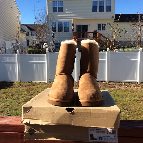 Ugg Short Brigette Bow Boots - Picture 3 of 6